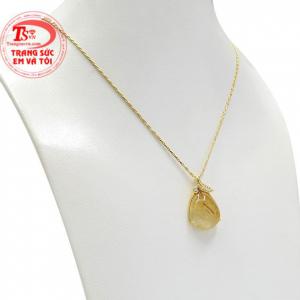 Bộ sản phẩm phù hợp với nhiều kiểu trang phục, dành cho người mệnh Thổ và mệnh Kim.