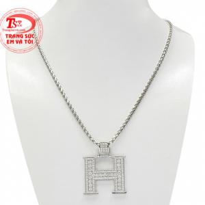 Bộ mặt vàng trắng chữ H là sự kết hợp hoàn hảo của mặt dây chữ H chất lượng và dây chuyền Italy. 