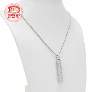 Nam giới có thể tự tin thể hiện phong cách thời trang khi kết hợp cùng những bộ đồ năng động, kiểu cách.