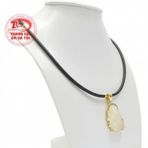 Ngài luôn phổ độ chúng sinh tránh được tai ương, mang đến bình an, hạnh phúc cho người đeo. 