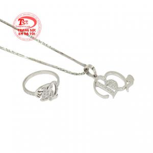 Bộ sản phẩm sẽ là sự lựa chọn hoàn hảo để dành cho những cô nàng theo phong cách cá tính mà vẫn vô cùng nữ tính.