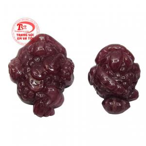 Cặp thiềm thừ ruby chất lượng được chạm khắc vô cùng tinh xảo tạo nét ấn tượng cho sản phẩm.