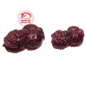 Cặp từ hưu này có thể gắn trên trang sức vàng như làm nhẫn đôi phù hợp cho những cặp vợ chồng mang mệnh Hỏa và Thổ.