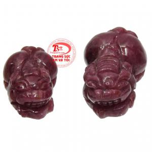 Đá quý ruby chứa nhiều nguồn năng lượng tích cực giúp xua tan những điềm xấu, giải trừ tà khí cho gia chủ.