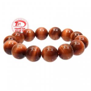 Người ta tin rằng, đeo đá mắt hổ giúp đem lại sự tự tin, hoàn thành mọi việc với ý chí kiên định, đem lại nhiều vận may trong công việc và cuộc sống.