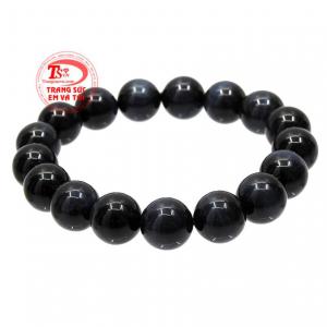 Đá thạch anh mắt chim ưng là một biến thể đặc biệt của thạch anh, viên đá này dưới ánh sáng năng lượng của viên đá tạo nên hiệu ứng ánh sáng trông giống như mắt của chim ưng. 