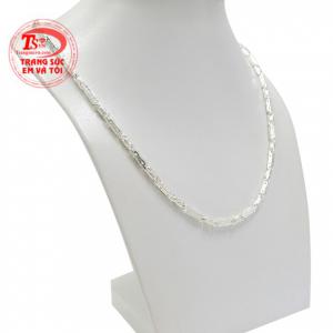 Do đó hình ảnh kim tiền luôn được chạm khắc trên các sản phẩm trang sức vô cùng nổi bật.