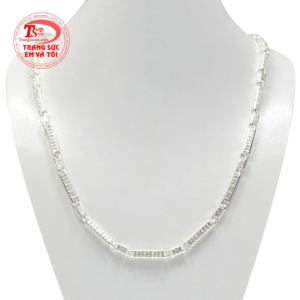 Dây chuyền bạc nam công danh là sản phẩm mới được nhiều khách hàng ưa chuộng nhất hiện nay. 