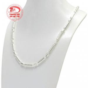 Với những chi tiết độc đáo, mới lạ tạo vẻ ấn tượng và thu hút hơn cho nam giới. 