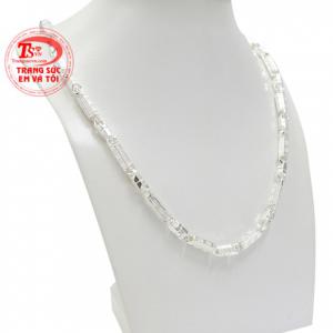 Dây chuyền bạc từ lâu đã được nhiều người ưa chuộng và lựa chọn làm trang sức đeo bên mình.