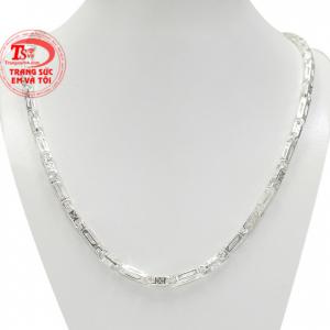 Dây chuyền bạc thời trang nam giới được nhiều phái mạnh ưa chuộng. 