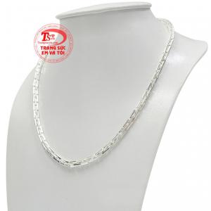 Không chỉ có tác dụng làm đẹp dây chuyền bạc còn giúp kháng khuẩn, cản gió, bảo vệ con yêu của bạn.