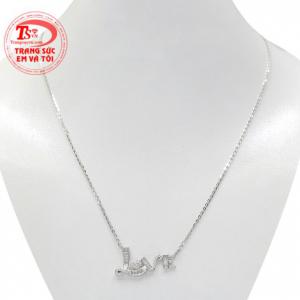 Dây chuyền chữ love dễ thương được nhập khẩu tại Hàn Quốc, kiểu dáng xinh xắn, hợp thời trang. 