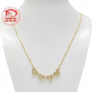 Dây chuyền chữ vàng tinh tế chế tác theo công nghệ hiện đại, kiểu dáng bắt mắt. 