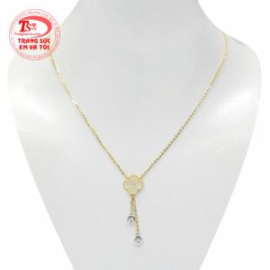 Dây chuyền vàng tây nữ tính được chế tác độc đáo mang đến vẻ mới mẻ, thu hút đến cho người đeo.