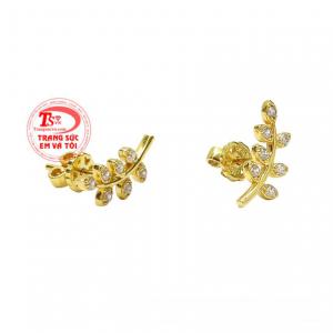 Chỉ với một đôi bông tai các cô gái có thể khoe được những đường nét của khuôn mặt và trông thu hút ánh nhìn của người khác phái. 