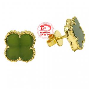 Đeo đôi hoa tai này vừa phù hợp với nhiều kiểu trang phục vừa hợp phong thủy cho những ai mệnh Mộc và Hỏa.