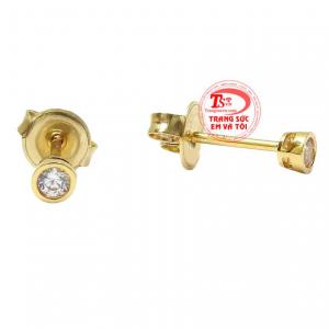 Đôi bông tai này được chế tác hình nụ mang đến vẻ nữ tính và hợp thời trang cho người đeo.