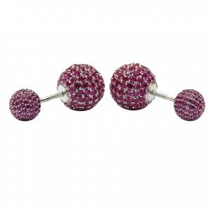 Đeo đôi bông tai này sẽ giúp gương mặt của phái đẹp trông thanh thoát và sáng hơn tạo vẻ thu hút cho người đeo.