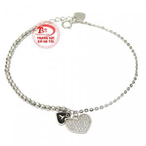 Lắc nữ vàng trắng trái tim được chế tác nhỏ xinh hợp với xu hướng hiện nay.