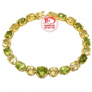 Lắc tay nữ đá quý sang trọng được chế tác công phu, tinh tế.