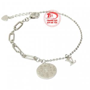 Lắc tay nữ vàng trắng phong cách kiểu dáng mới lạ và độc đáo giúp nữ giới tăng thêm phần cá tính. 