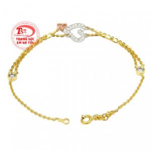 Với sự kết hợp hài hòa của vàng màu, vàng trắng và vàng hồng giúp cho chiếc lắc tay trông nổi bật và thu hút hơn. 