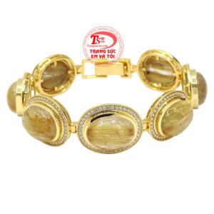 Lắc tay vàng thạch anh tóc kiểu dáng vô cùng sang trọng mang đến vẻ quý phái cho các quý cô. 