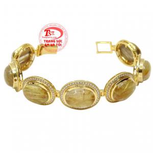 Chiếc lắc tay này sẽ là sự lựa chọn hoàn hảo giúp phái đẹp tôn vinh được nét đẹp cao sang, phong thái thanh lịch của người phụ nữ Á Đông.