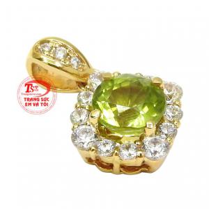 Không chỉ để làm đẹp chiếc mặt dây này còn giúp phái đẹp đem lại nhiều may mắn về phong thủy và sức khỏe. 