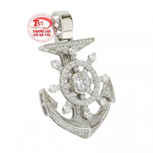 Sản phẩm khi kết hợp cùng dây chuyền vàng trắng tạo vẻ nam tính và thời trang đến cho phái mạnh.