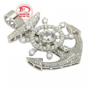 Đeo chiếc mặt dây này giúp đem lại vẻ lịch lãm, và cá tính riêng cho người đeo.