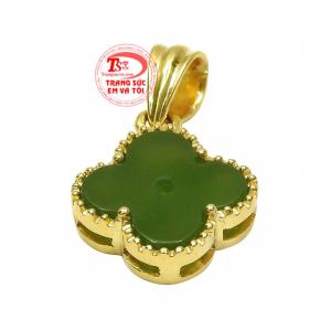 Không những thế, đeo chiếc mặt dây này rất hợp phong thủy đem lại nhiều điều bình an, hạnh phúc đến cho phái đẹp.