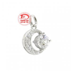 Chế tác từ chất liệu vàng 10k cùng viên cz lấp lánh giúp cho phái đẹp trông thu hút và nổi bật hơn.