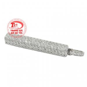 Chiếc mặt dây này sẽ phù hợp khi phối cùng những trang phục kiểu cách tạo nét ấn tượng và thu hút trước đám đông.