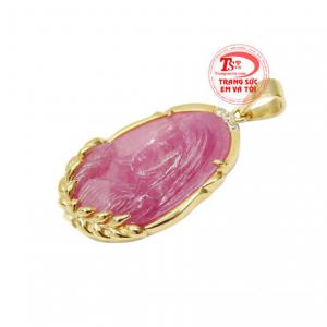 Đức Mẹ Maria là hiện thân của tình thương và sự thánh thiện, luôn che chở, dìu dắt con người qua hoạn nạn, khó khăn trong cuộc sống.