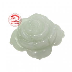 Người xưa quan niệm rằng ngọc cẩm thạch có thể mang đến cho người đeo sự may mắn, sức khoẻ và tài lộc.