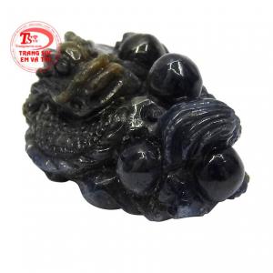 Rồng là linh vật tượng trưng cho điều tốt lành, là một trong tứ linh đem đến may mắn trong phong thủy. 