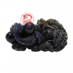 Do vậy, ngày nay các sản phẩm chạm khắc rồng rất được ưa chuộng bởi người ta tin rằng linh vật này sẽ giúp họ mang đến nhiều điều may mắn, giải hóa những tai ương. 