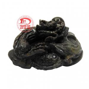 Hình tượng rồng cũng tượng trưng cho địa vị, quyền thế do vậy mang sản phẩm này bên mình người dùng có thể gặp nhiều may mắn hơn trong công việc.