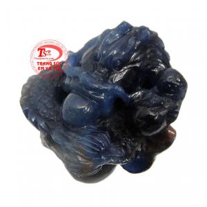 Theo phong thuỷ rồng còn là hình ảnh tượng trưng cho sự thịnh vượng may mắn đồng thời có tác dụng trừ tà, hóa giải khí xấu nên người ta thường thích sử dụng hình tượng rồng làm mặt dây chuyền đeo bên mình.