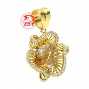 Sản phẩm hiện đang là món trang sức mới được nhiều người ưa chuộng. 