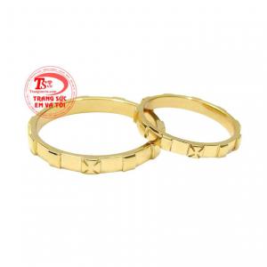 Nhẫn cưới hạnh phúc vàng tây mang phong cách trẻ trung và cá tính. 