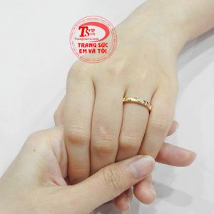 Nhẫn cưới hạnh phúc vàng tây nhận đặt chế tác theo yêu cầu.