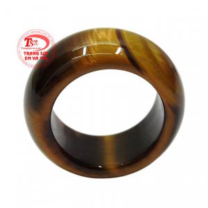 Theo phong thủy đá mắt hổ được coi là vật hộ mệnh trừ tà đem đến nhiều an lành, hạnh phúc cho người dùng.