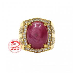 Chiếc nhẫn được kết hợp đá ruby sao thiên nhiên cao cấp cùng những viên cz lấp lánh chất lượng.