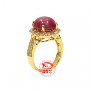 Nhẫn nữ ruby sao ấn tượng được chế tác công phu từ viên ruby sao cao cấp cùng vàng 14k.