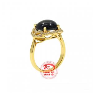 Nhẫn nữ saphir sang trọng kiểu dáng mới lạ giúp tôn lên nét duyên dáng và sang trọng đến cho người đeo.