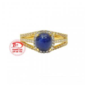 Với chỉ một chiếc nhẫn nhỏ xinh thôi cũng đủ giúp cho đôi bàn tay của người đeo trông mềm mại và thanh thoát hơn.