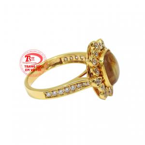 Sản phẩm phù hợp với nhiều kiểu trang phục và dành cho những ai mang mệnh Thổ và Kim.